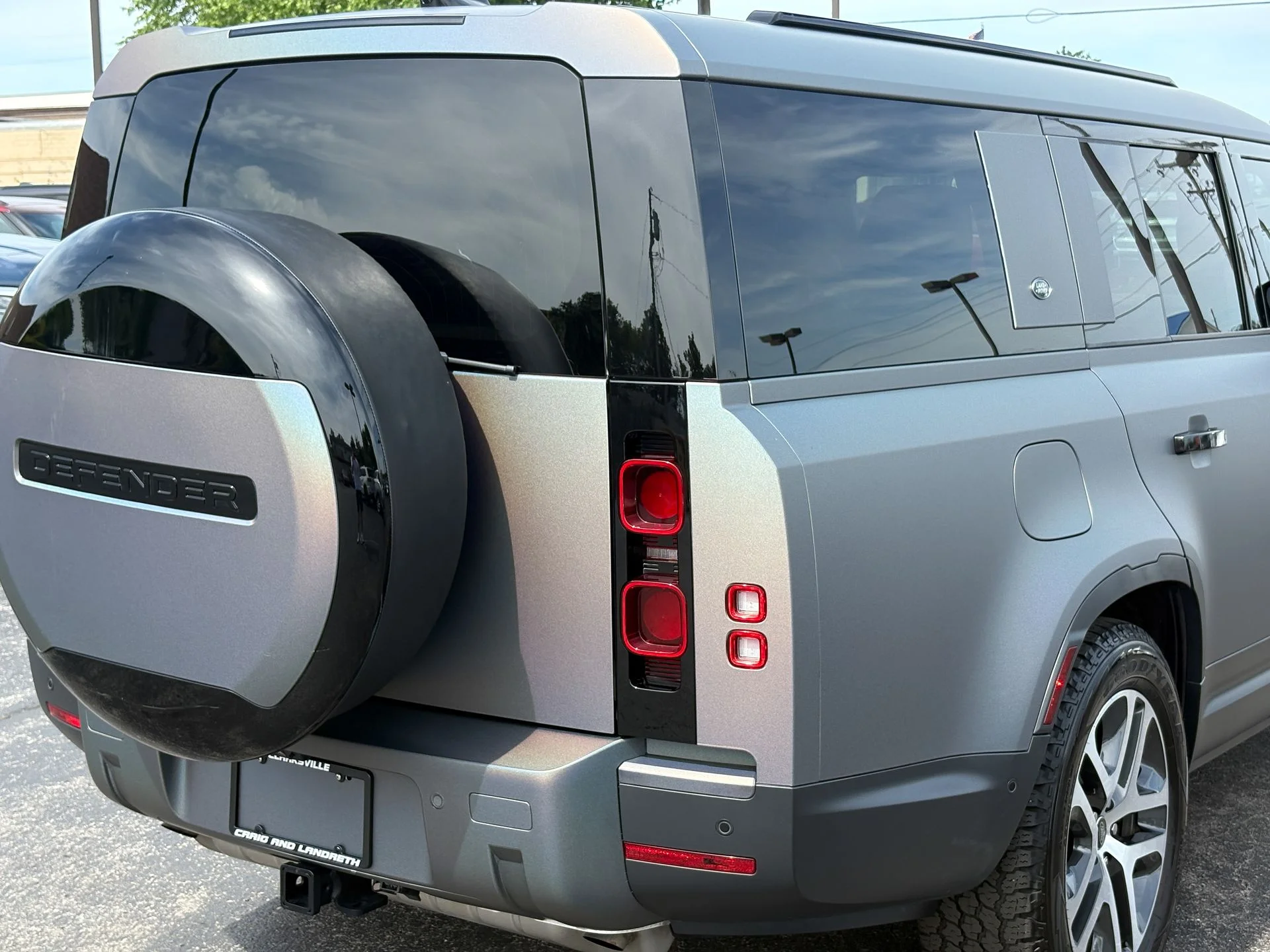 Used 2024 Gray Land Rover P300S image 21