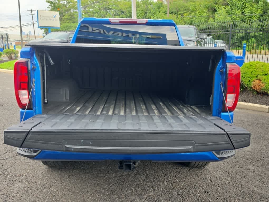 Used 2023 DYNAMIC BLUE METALLIC GMC Elevation image 8