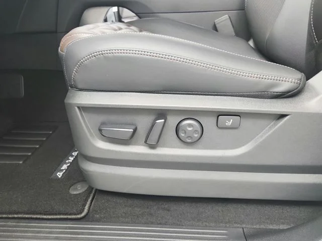 New 2026 White Nissan Platinum Reserve image 20