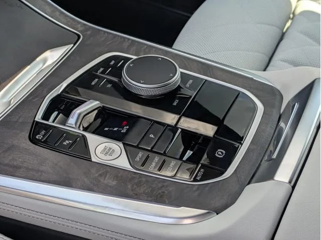 New 2026 Mineral White Metallic BMW sDrive40i image 18