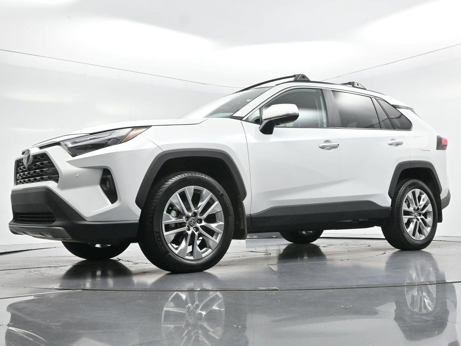 Used 2025 Wind Chill Pearl Toyota Limited image 48
