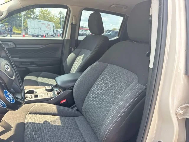 Used 2025 Beige Ford XL image 27
