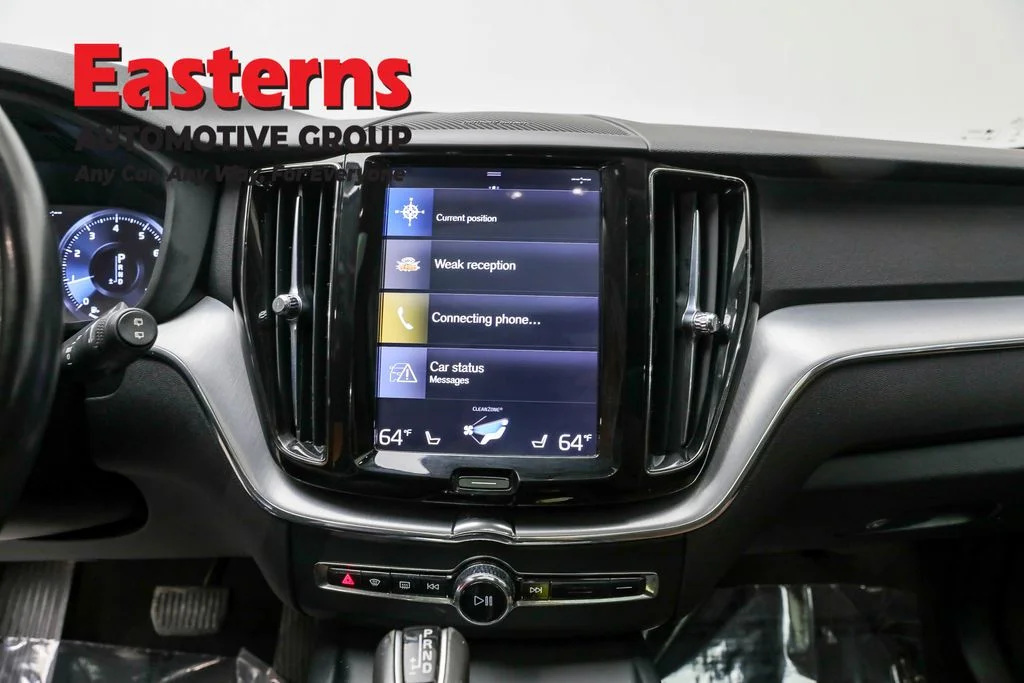 Used 2019 Black Volvo T5 Momentum image 12