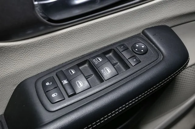 Used 2023 Silver Chrysler Touring L image 37
