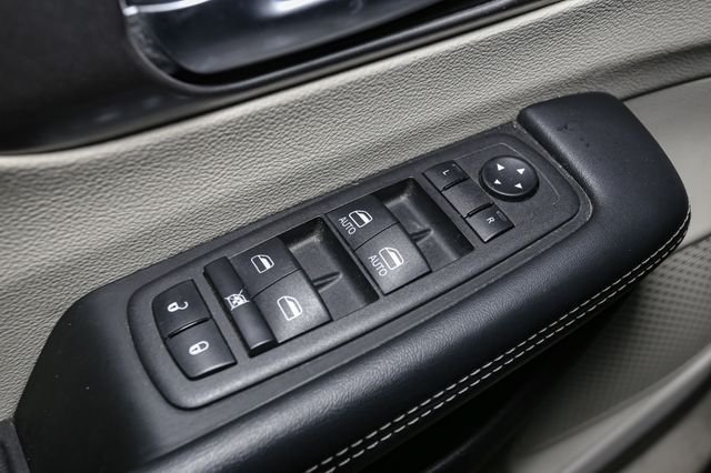Used 2023 Silver Chrysler Touring L image 37