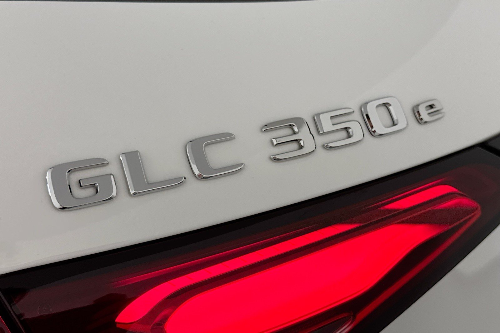 Certified Used 2025 Polar White Mercedes-Benz GLC 350e image 10
