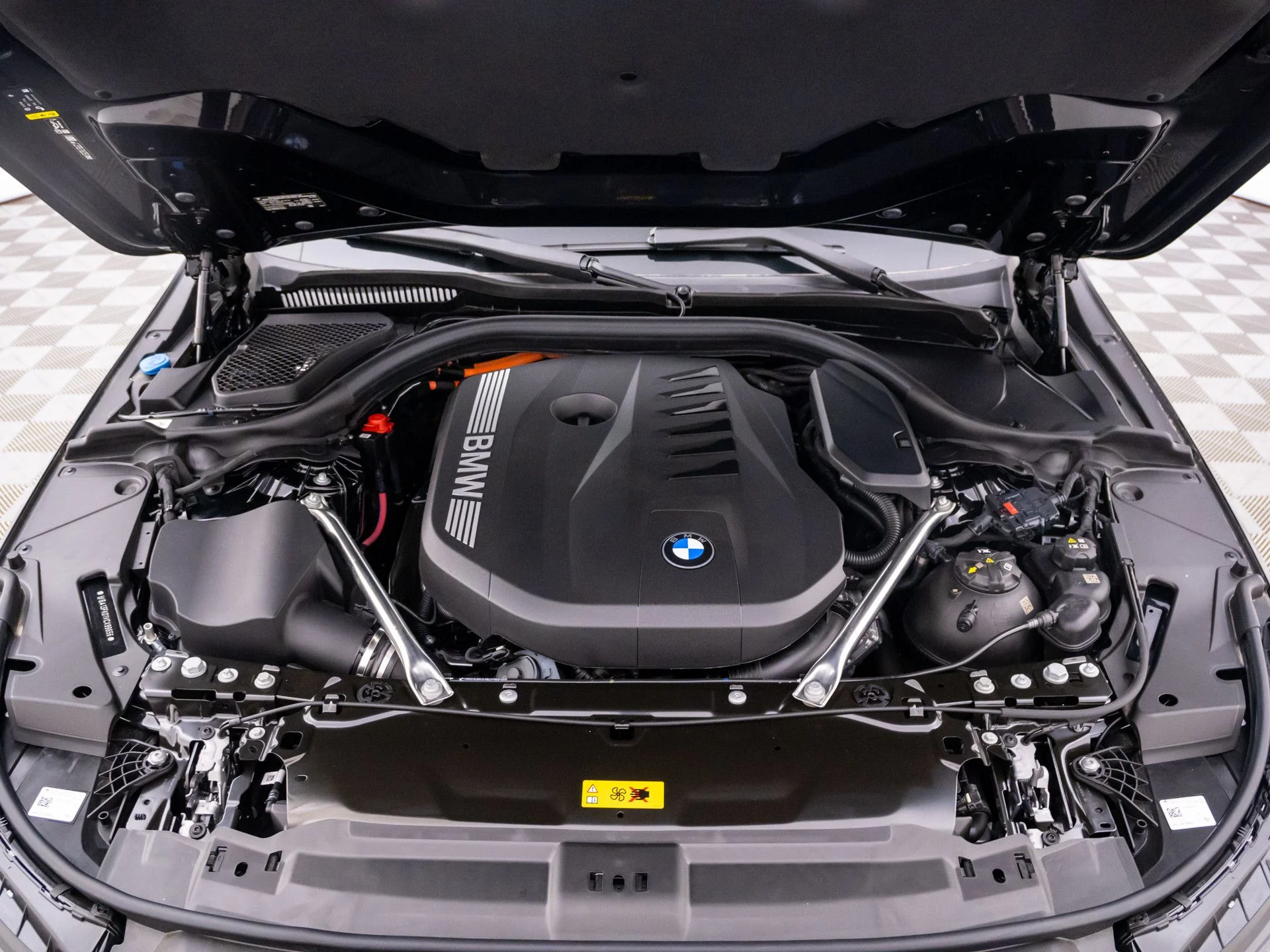 New 2027 Dk. BMW 550e xDrive image 32