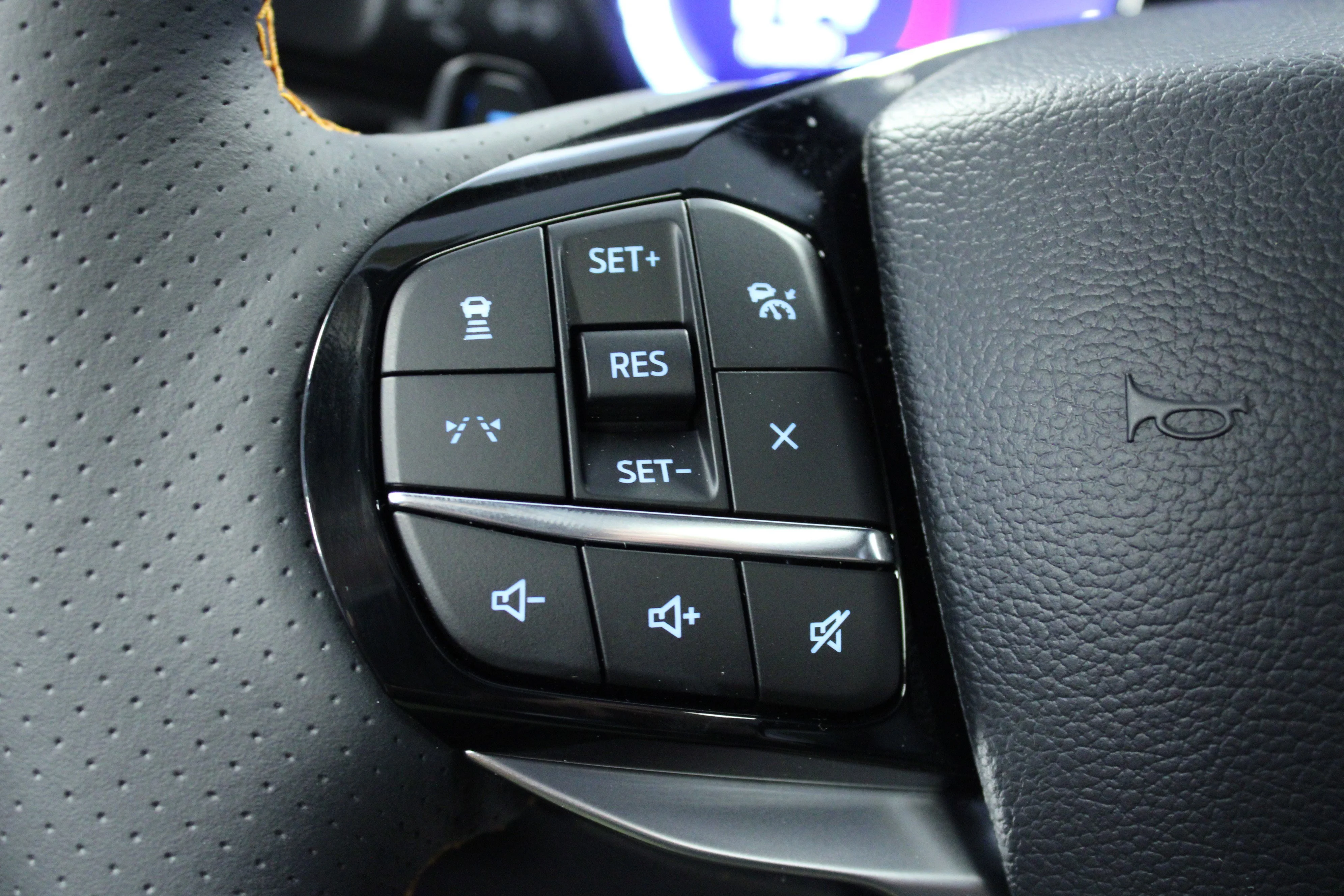 New 2026 Carbonized Gray Metallic Ford Tremor® image 21