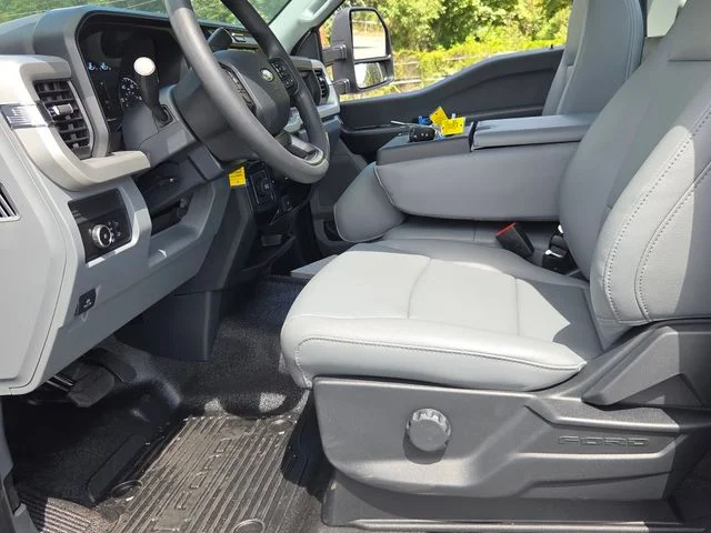 New 2027 Oxford White Ford F-350® XL image 15