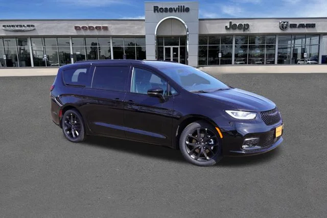 New 2026 Diamond Black Crystal Pearl-Coat Exterior Paint Chrysler Limited image 2
