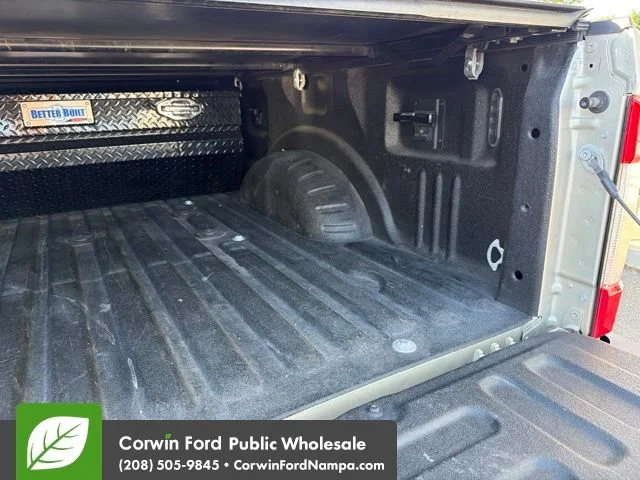 Used 2017 White Gold Metallic Ford  image 31