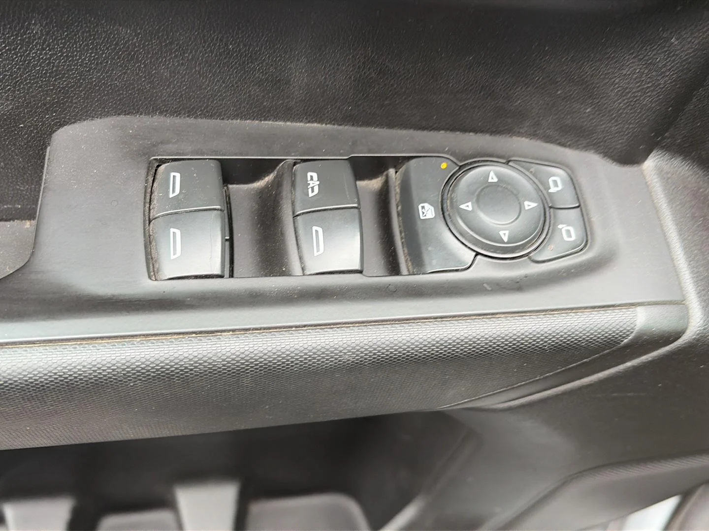 Used 2020 Satin Steel Metallic Chevrolet Custom image 8