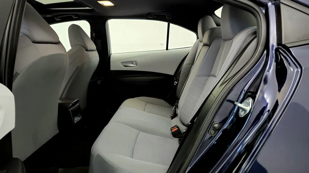 Used 2023  Toyota SE image 21