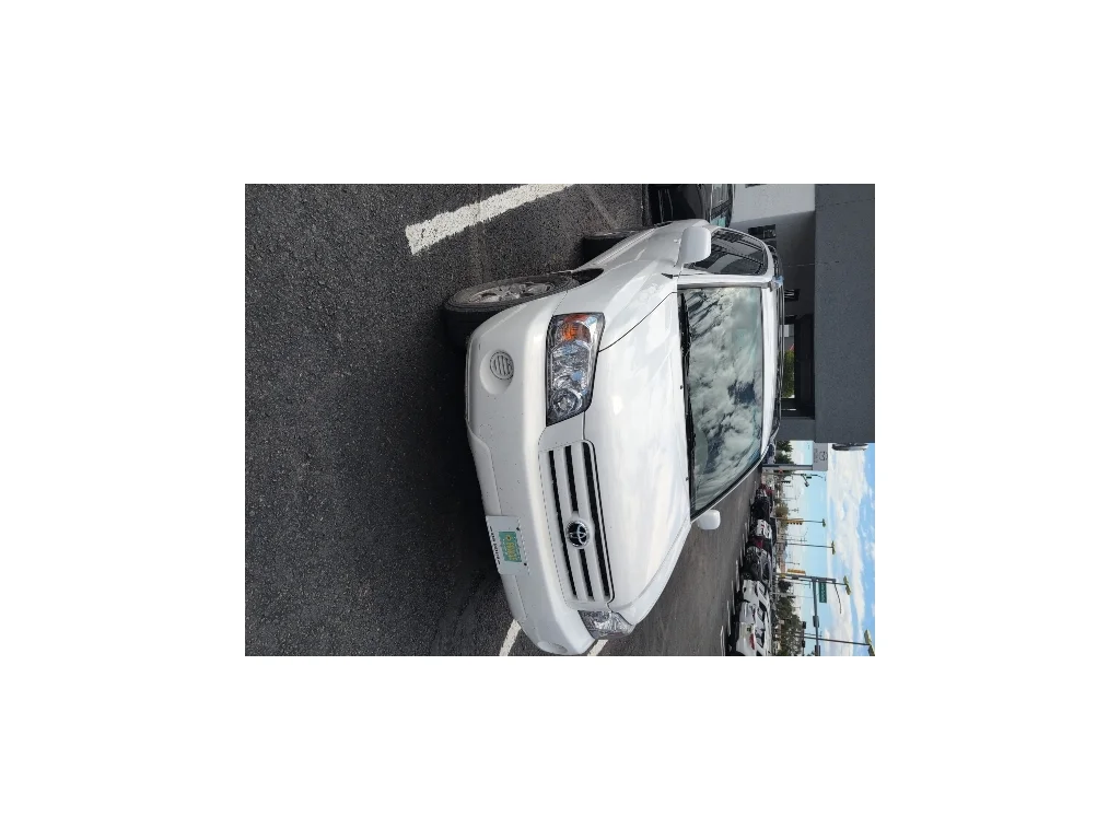 Used 2005  Toyota  image 2
