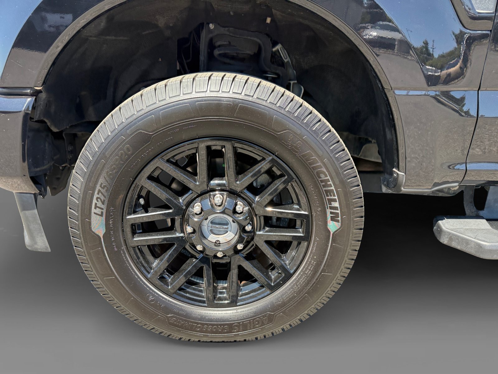 Used 2020 Black Metallic Ford Lariat image 9