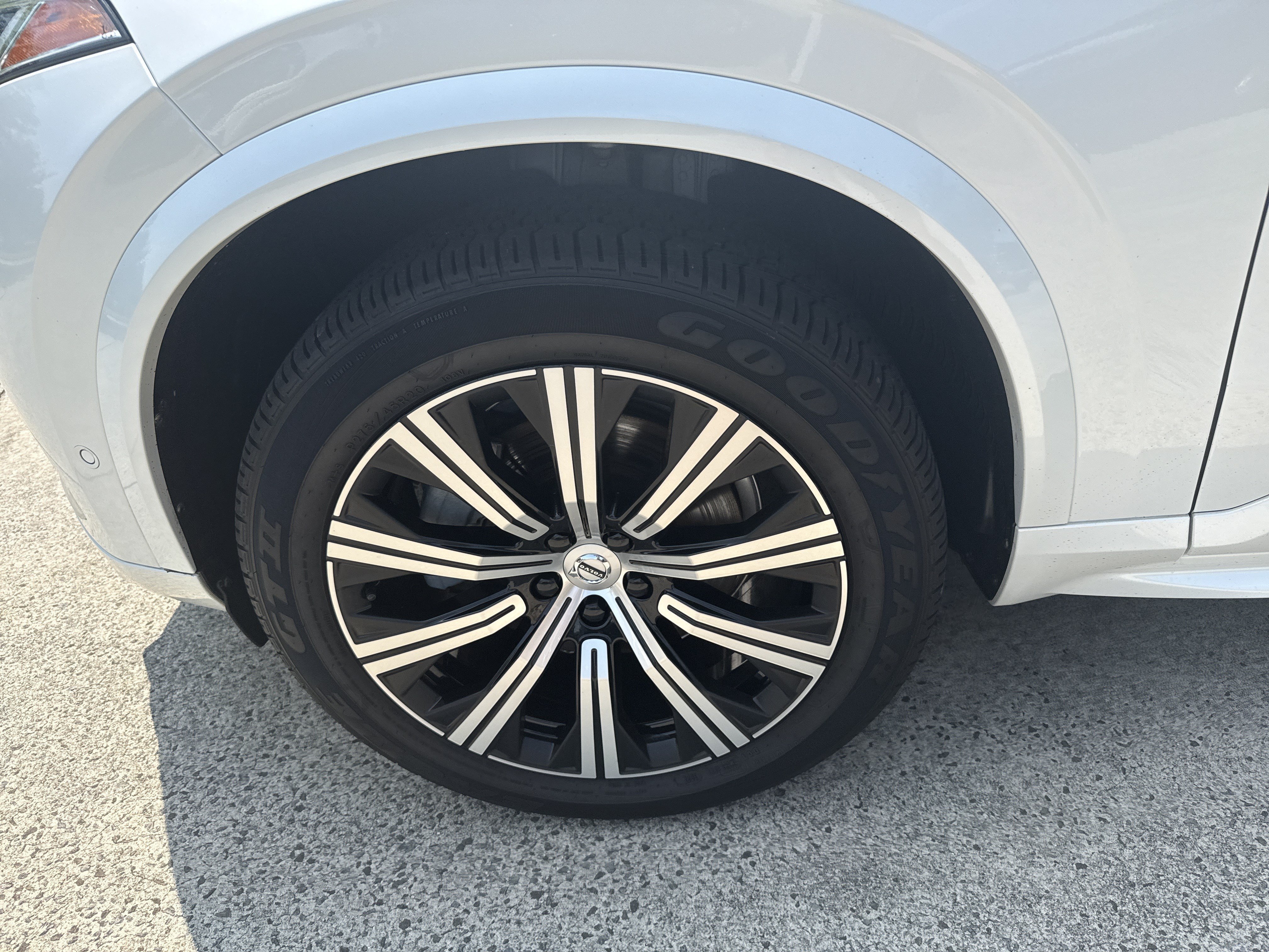 Used 2023 White Volvo Plus image 11