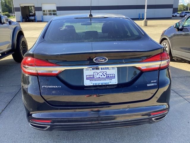 Used 2017 Shadow Black Ford SE image 11