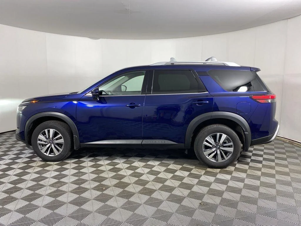 Used 2025 Deep Ocean Blue Nissan SL image 14