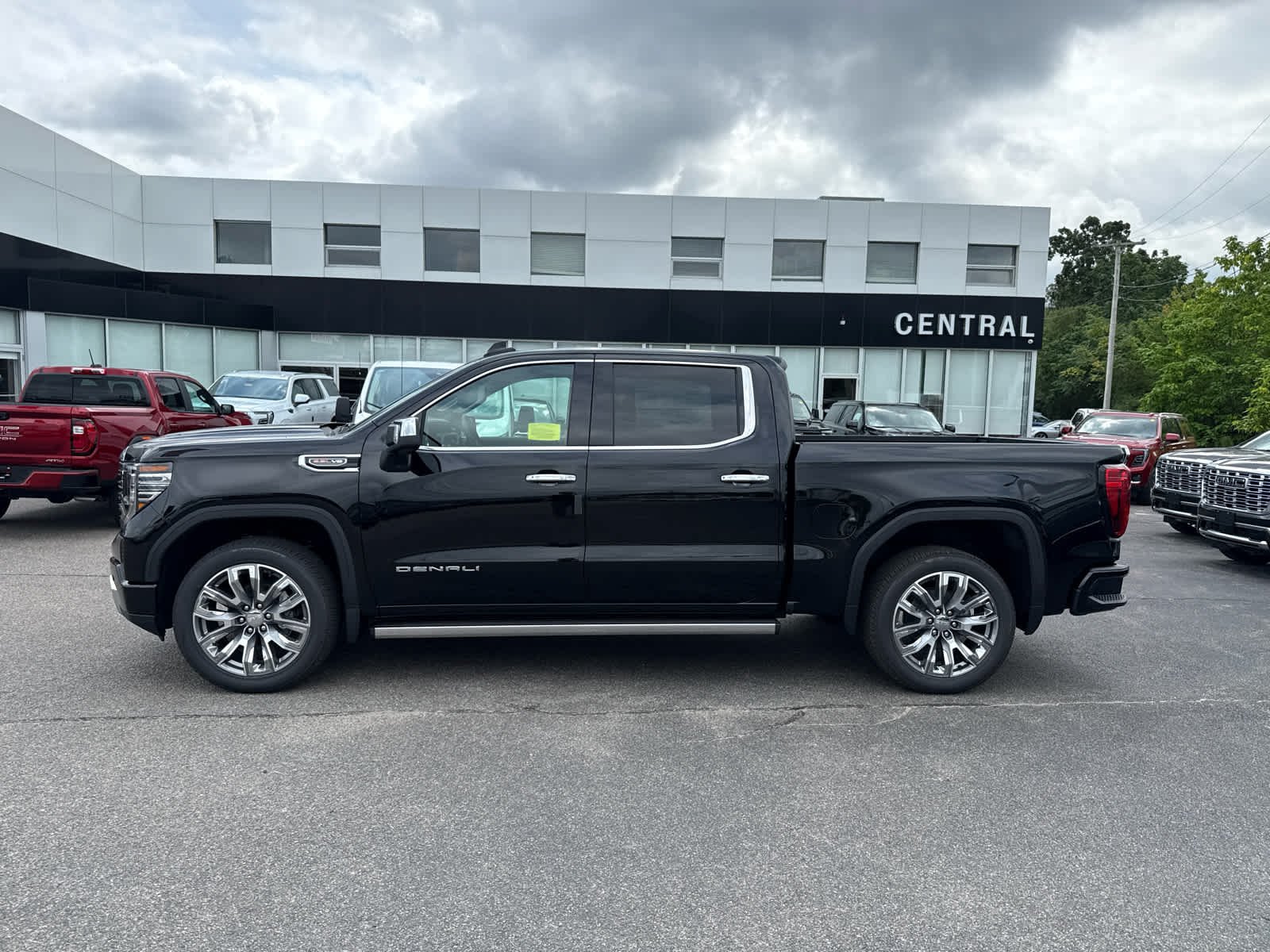 2026 GMC Sierra 1500 Denali - Photo 2