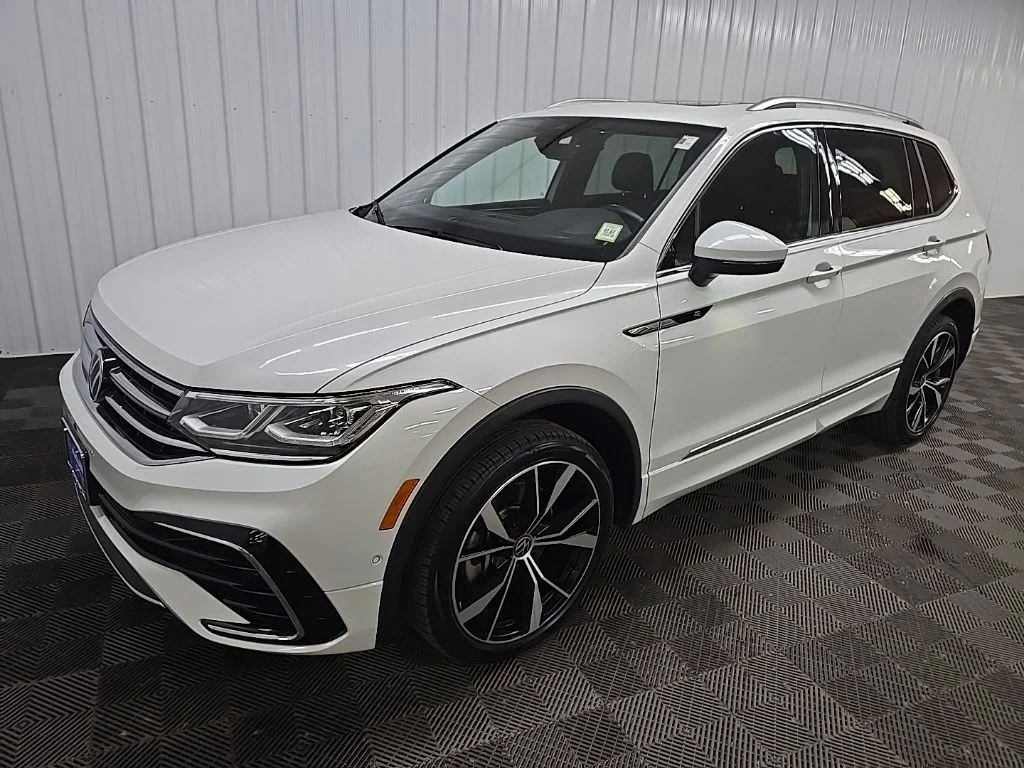 Used 2024 White Volkswagen 2.0T SEL R-Line image 9
