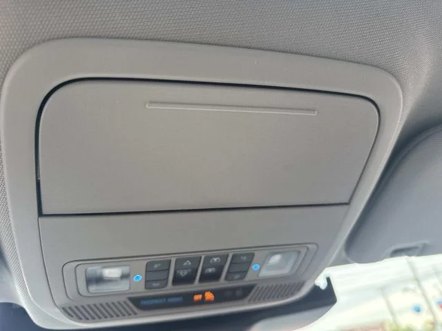 Used 2022 Gray Ford XLT image 35
