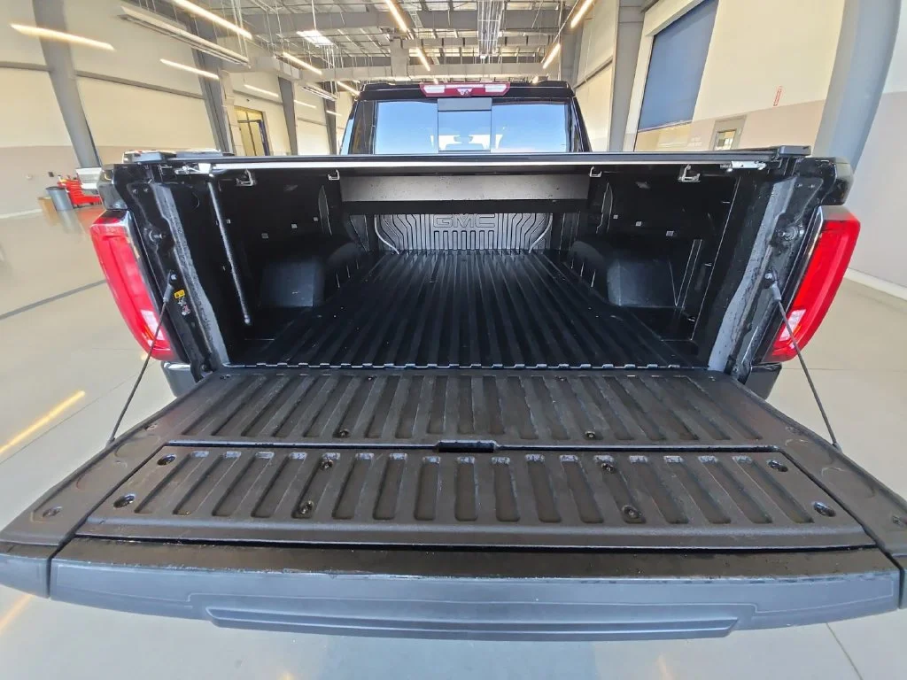 Used 2021 ONYX BLACK GMC AT4 image 29