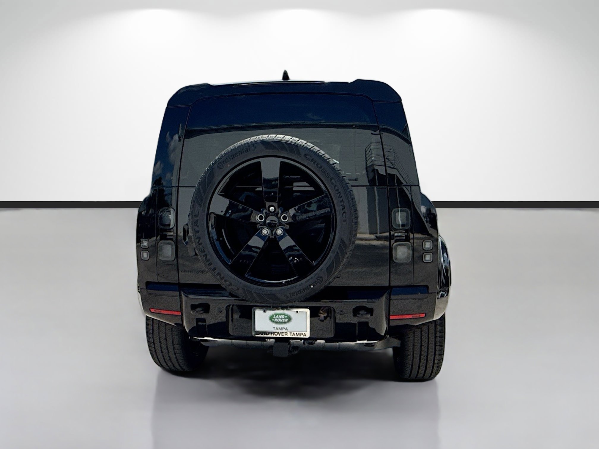 New 2026 Santorini Black Land Rover X-Dynamic SE image 4
