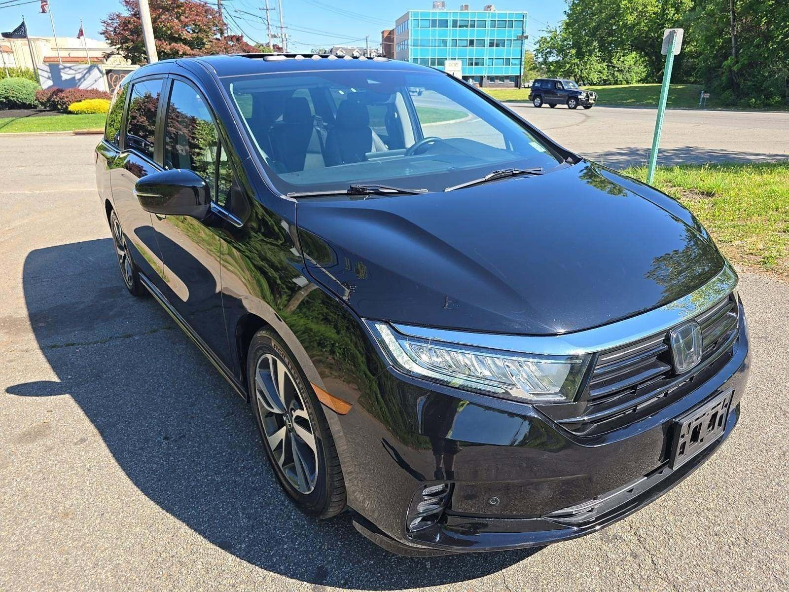 Certified Used 2023 Crystal Black Pearl Honda Touring image 5