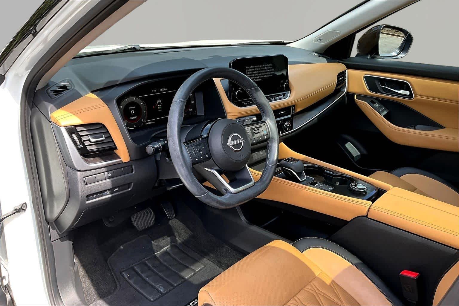 Used 2023 Pearl White Tricoat/Super Black Nissan Platinum image 18