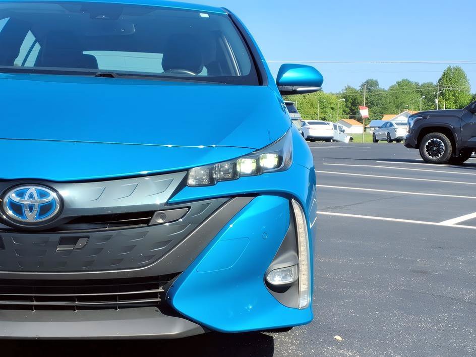 Used 2017 Blue Magnetism Toyota Advanced image 10