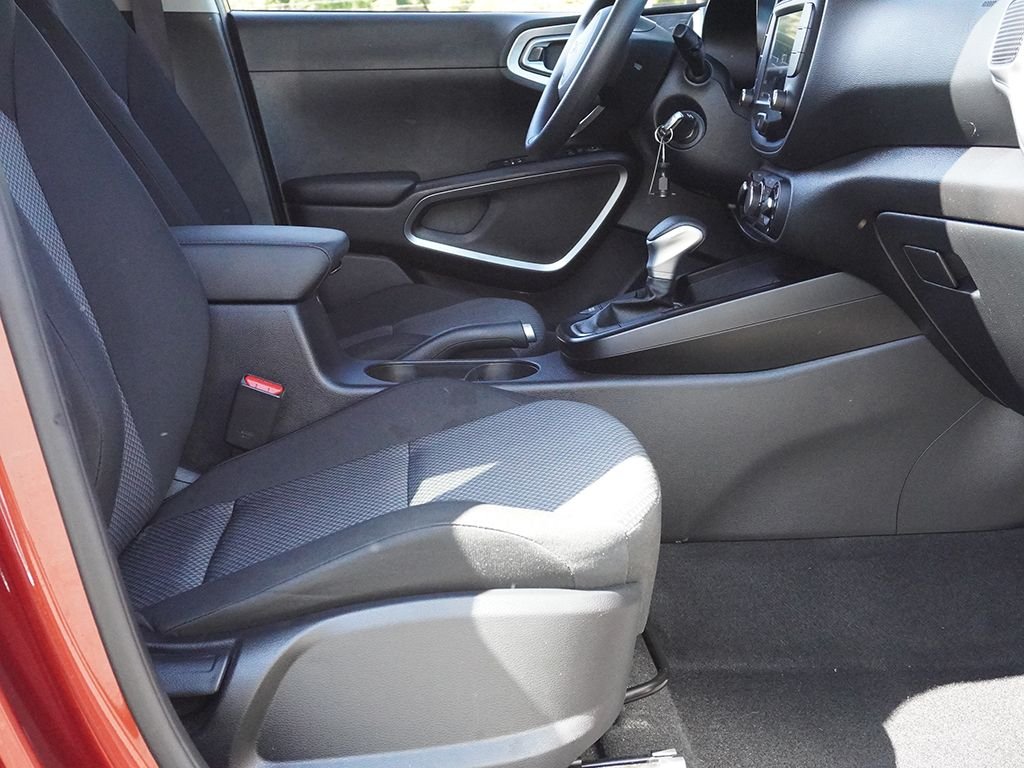 2025 Kia Soul LX - Photo 24