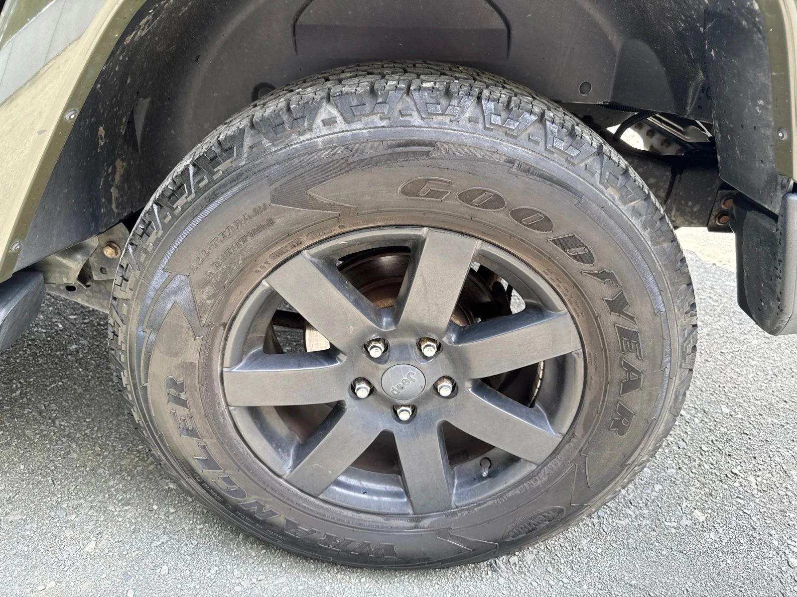 Used 2015 Green Jeep Unlimited Sahara image 22