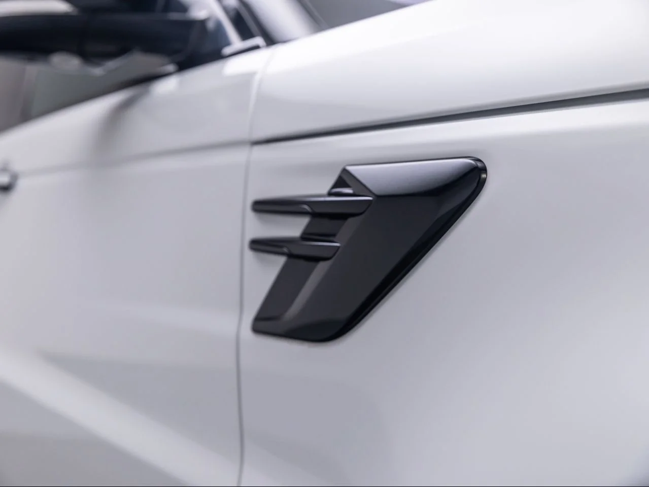 Used 2021 Fuji White Land Rover HST MHEV image 11