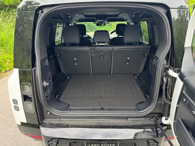 New 2026 Fuji White Land Rover X-Dynamic SE image 14