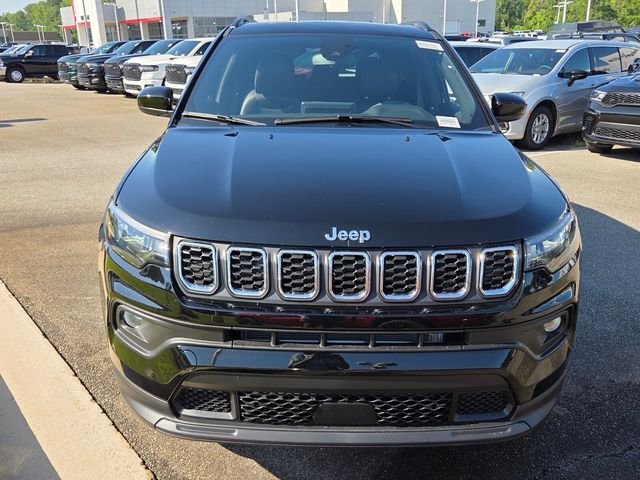 New 2026 Diamond Black Crystal Pearlcoat Jeep Latitude image 2