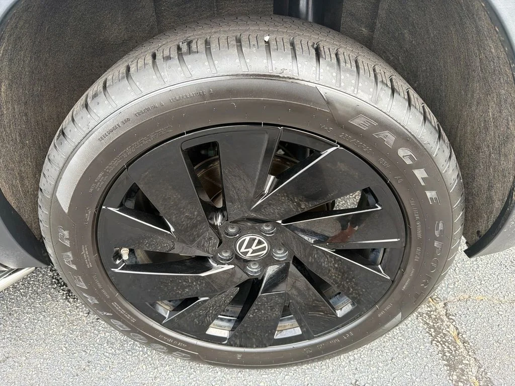 Used 2024  Volkswagen 2.0T SE w/Technology image 20