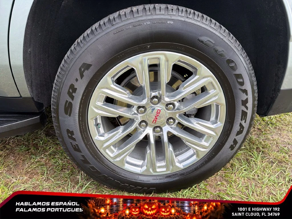 Used 2024 Sterling Metallic GMC SLT image 11