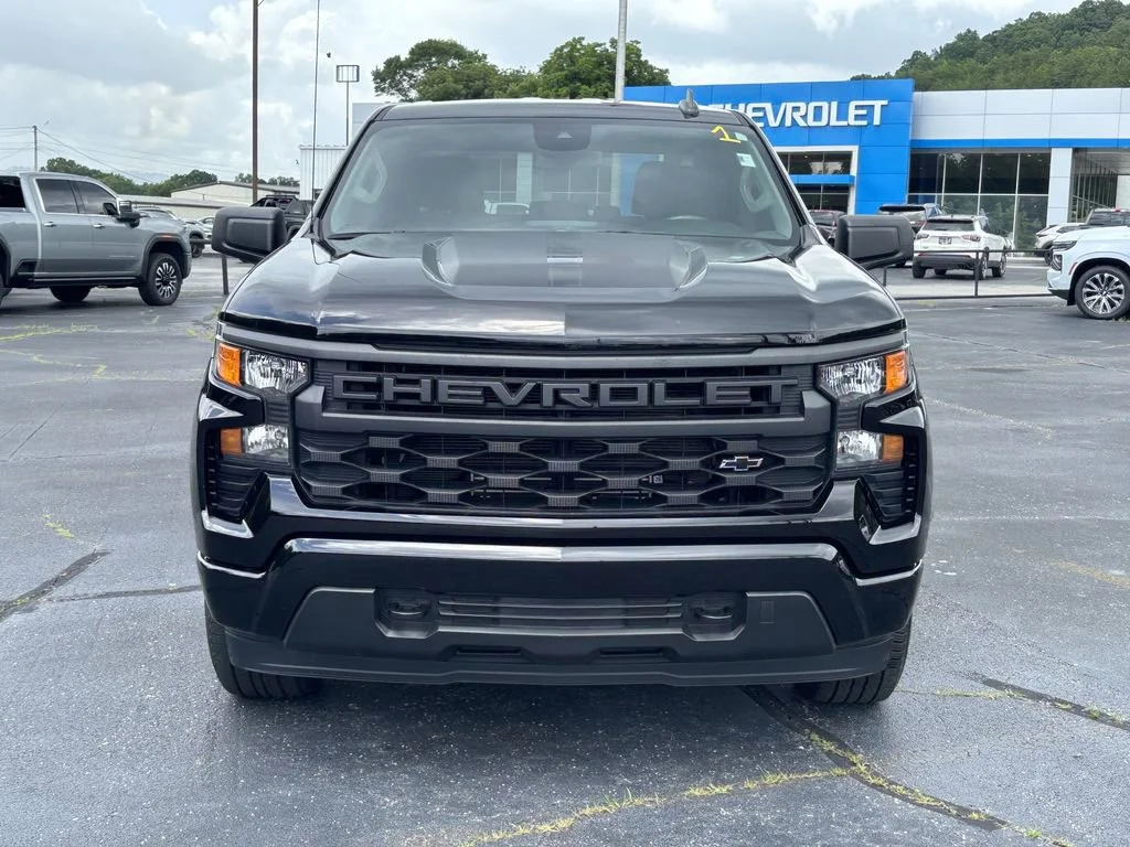 Used 2023 Black Chevrolet Custom image 9