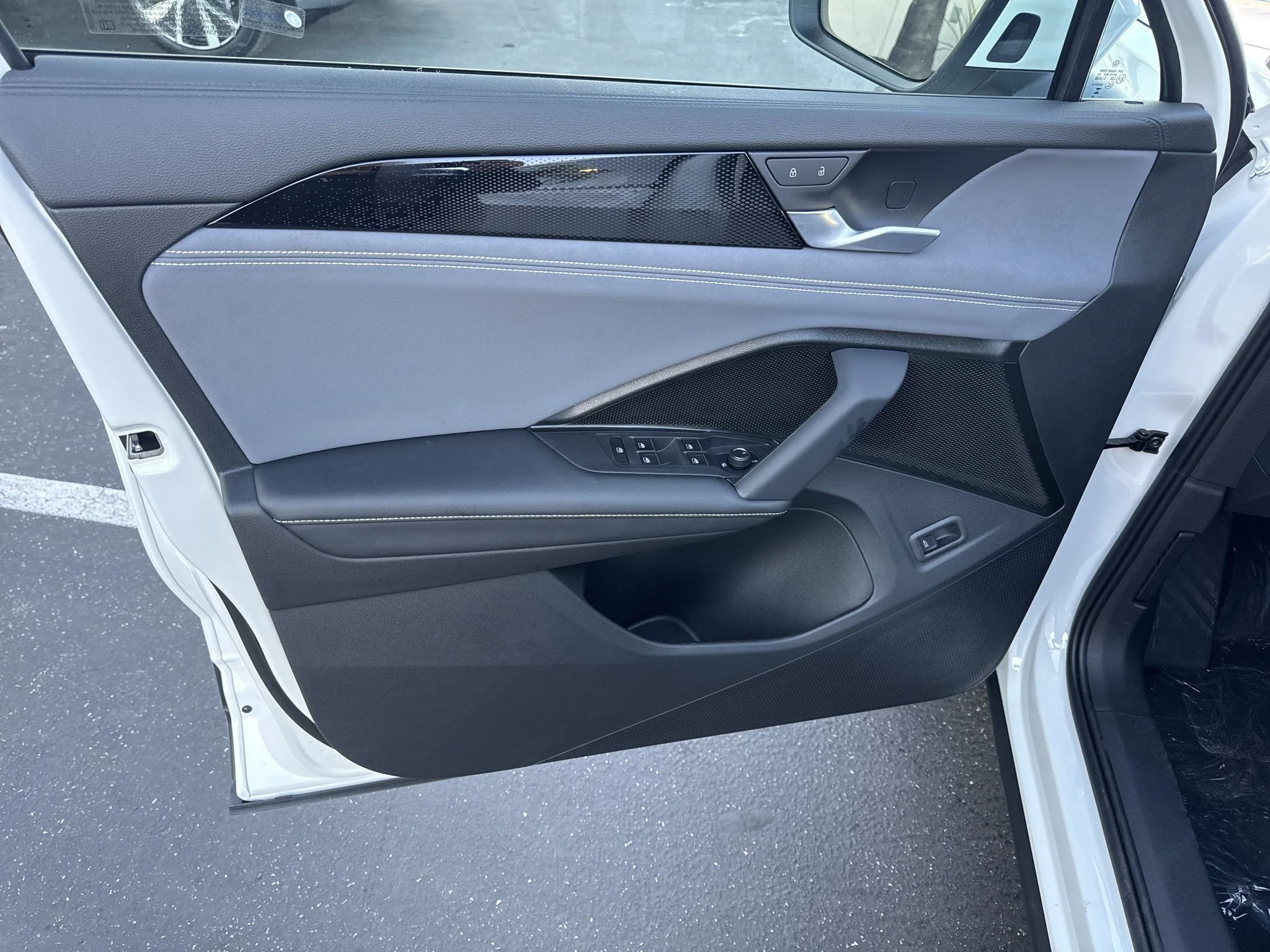 New 2026 Pure White Volkswagen SE image 12