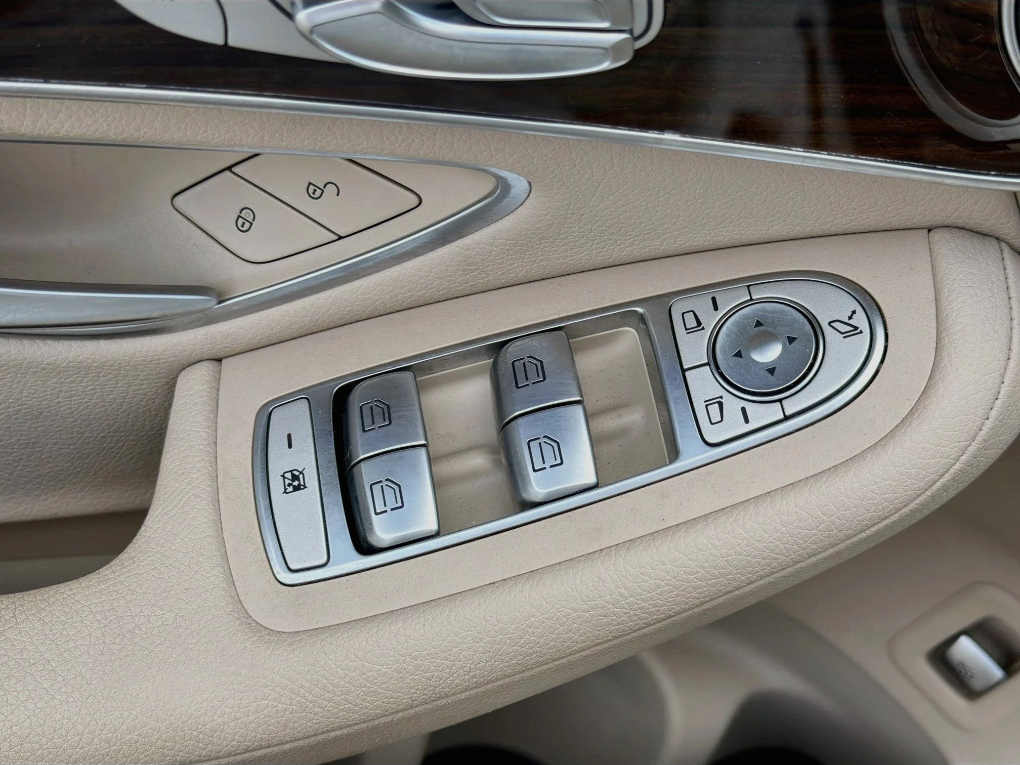 Used 2022 Polar White Mercedes-Benz GLC 300 image 23