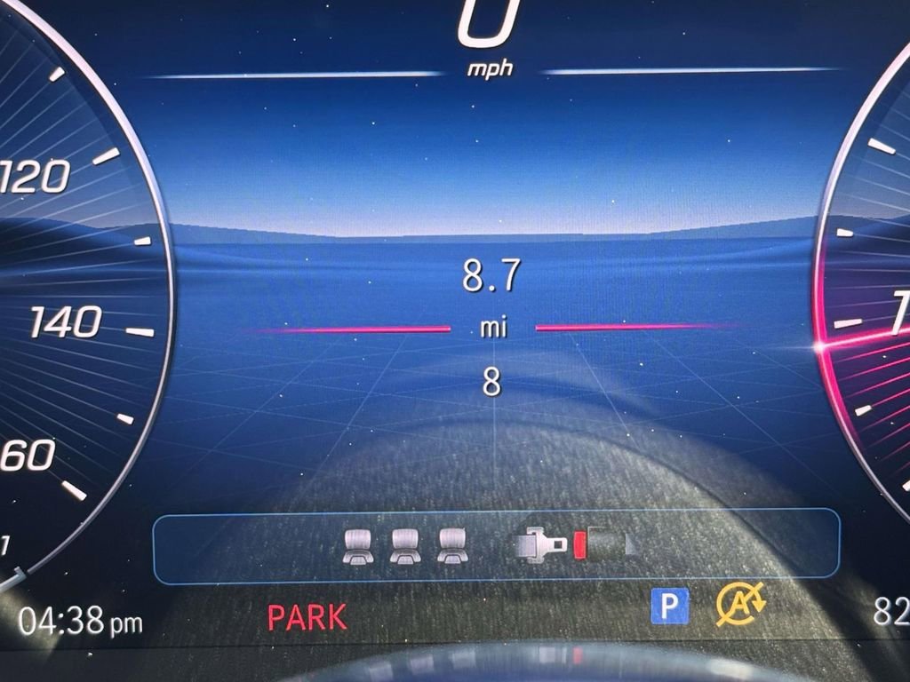 New 2026 Polar White Mercedes-Benz GLC 300 image 2