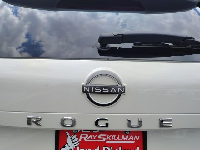 Used 2023 White Nissan SV image 27