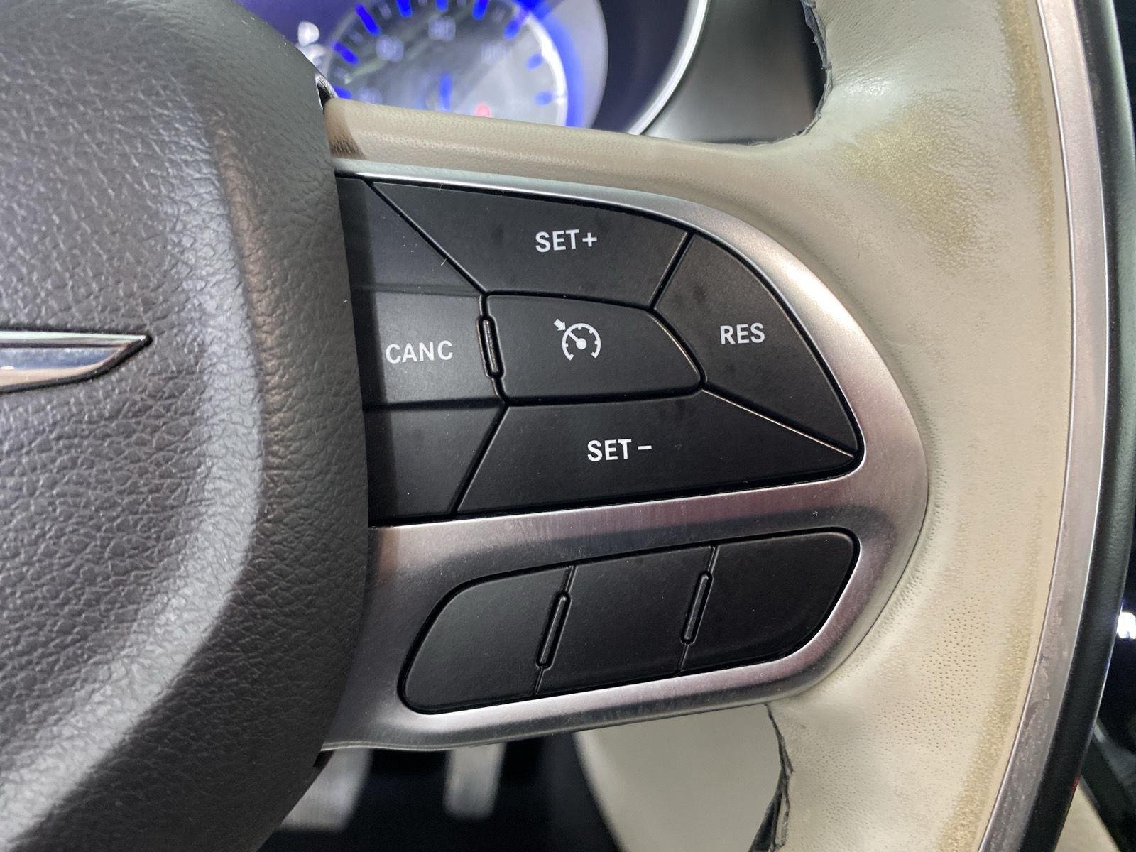 Used 2019 Bright White Clearcoat Chrysler Limited image 23