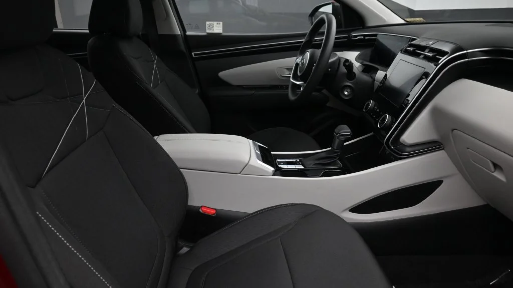 Used 2024 Red Hyundai SE image 2