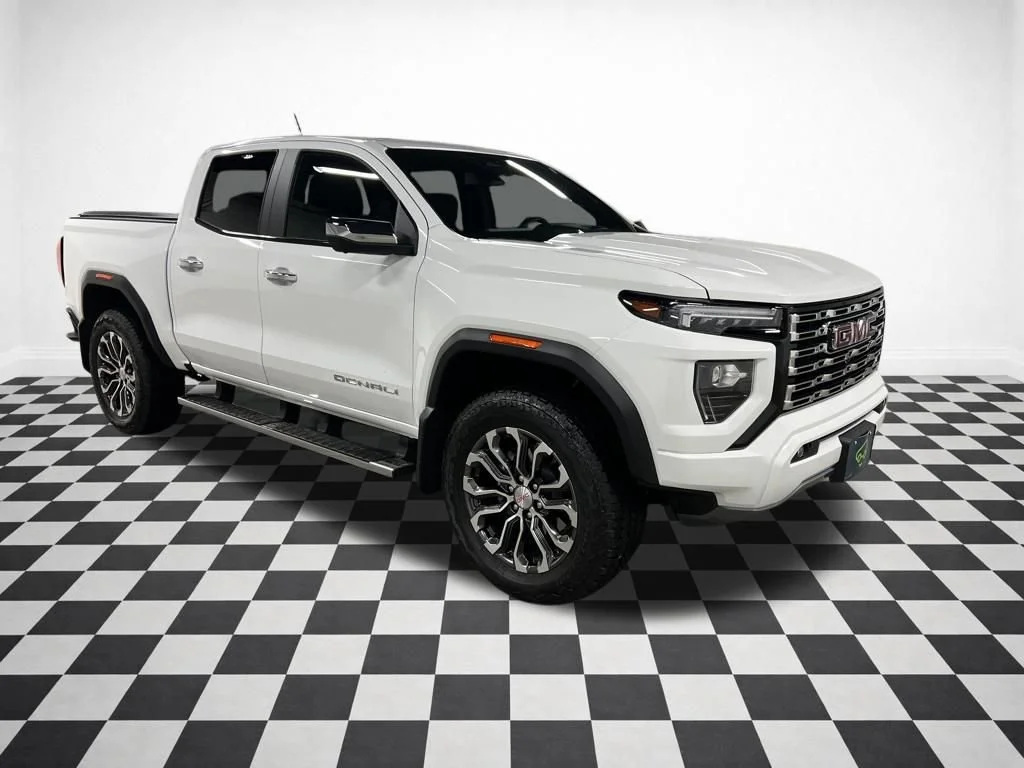 2025 GMC Canyon 4WD Denali Crew Cab Short Box's photo