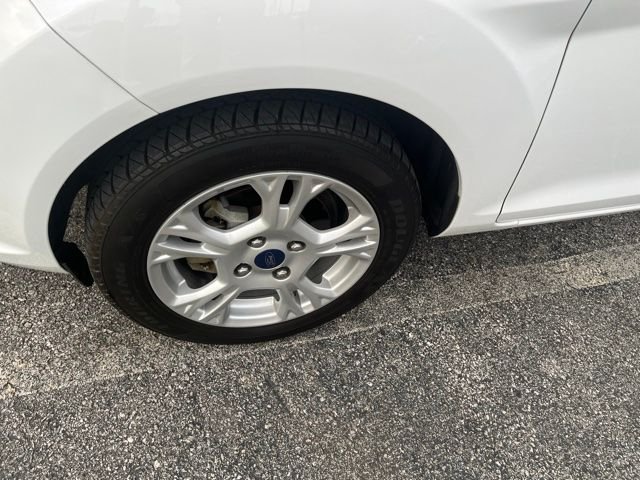 Used 2016 White Ford SE image 9
