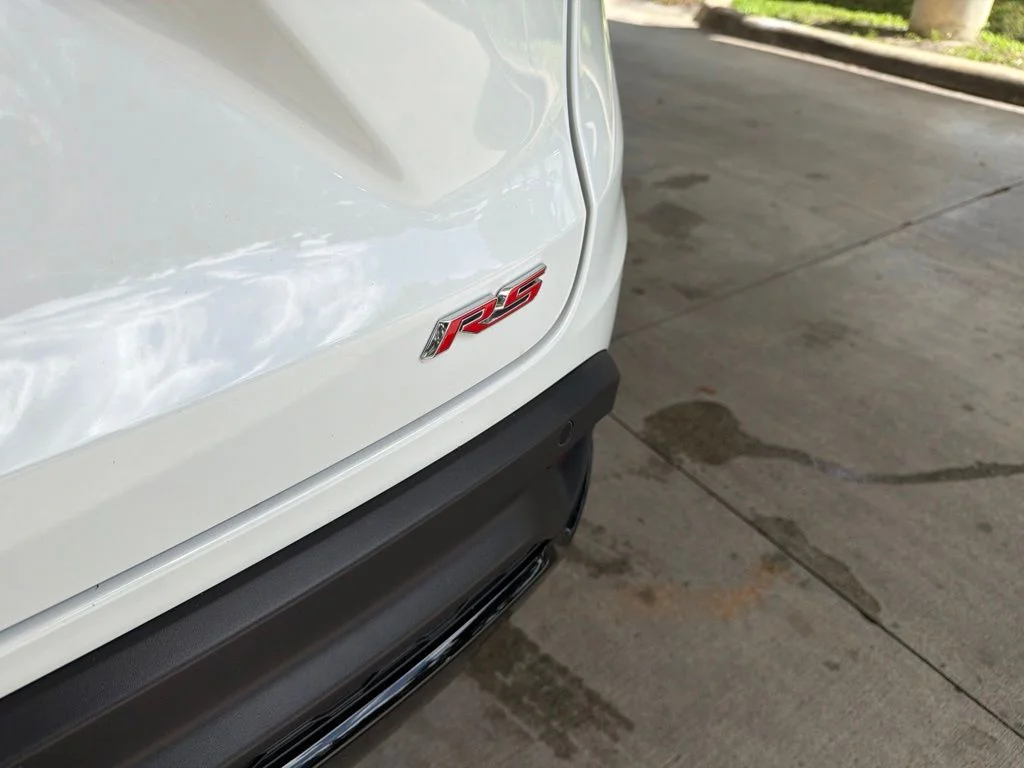 Used 2025 White Chevrolet 1RS image 19
