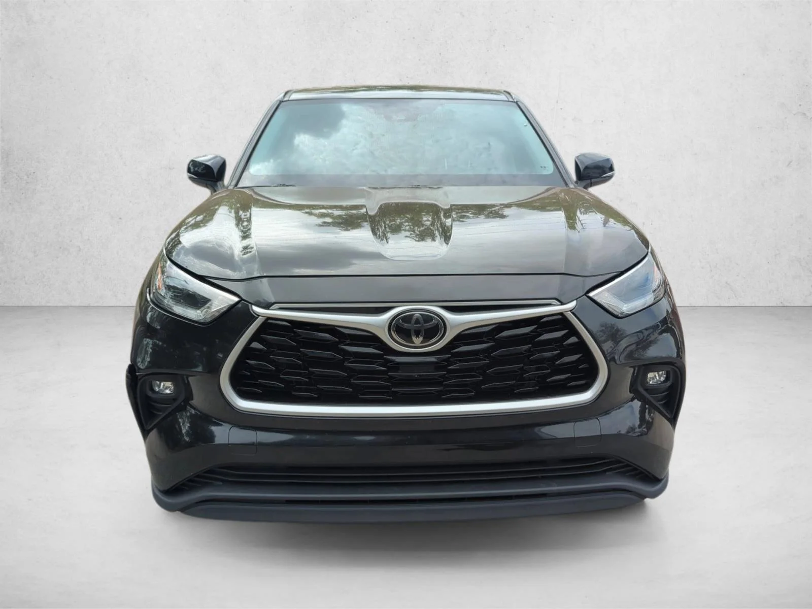 Used 2021 Midnight Black Metallic Toyota LE image 2