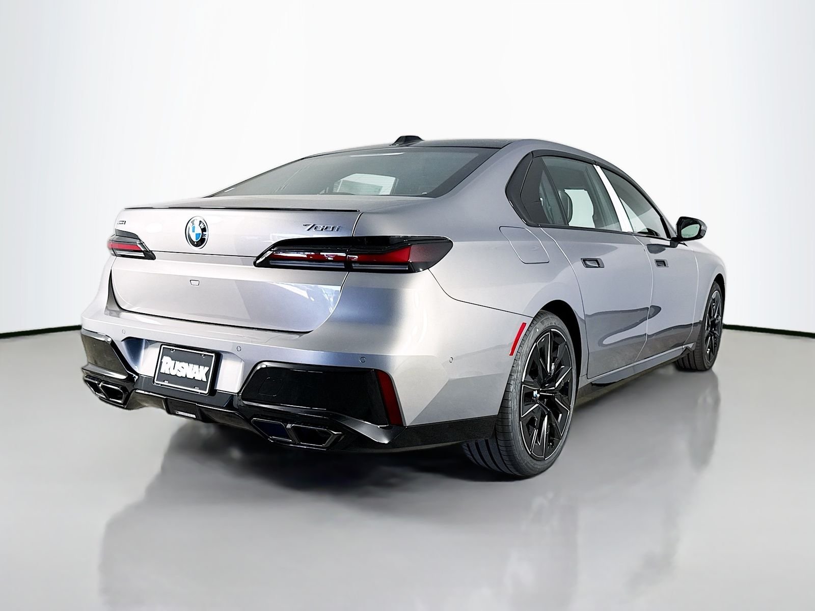 New 2026 Oxide Grey Metallic BMW 760i xDrive image 7