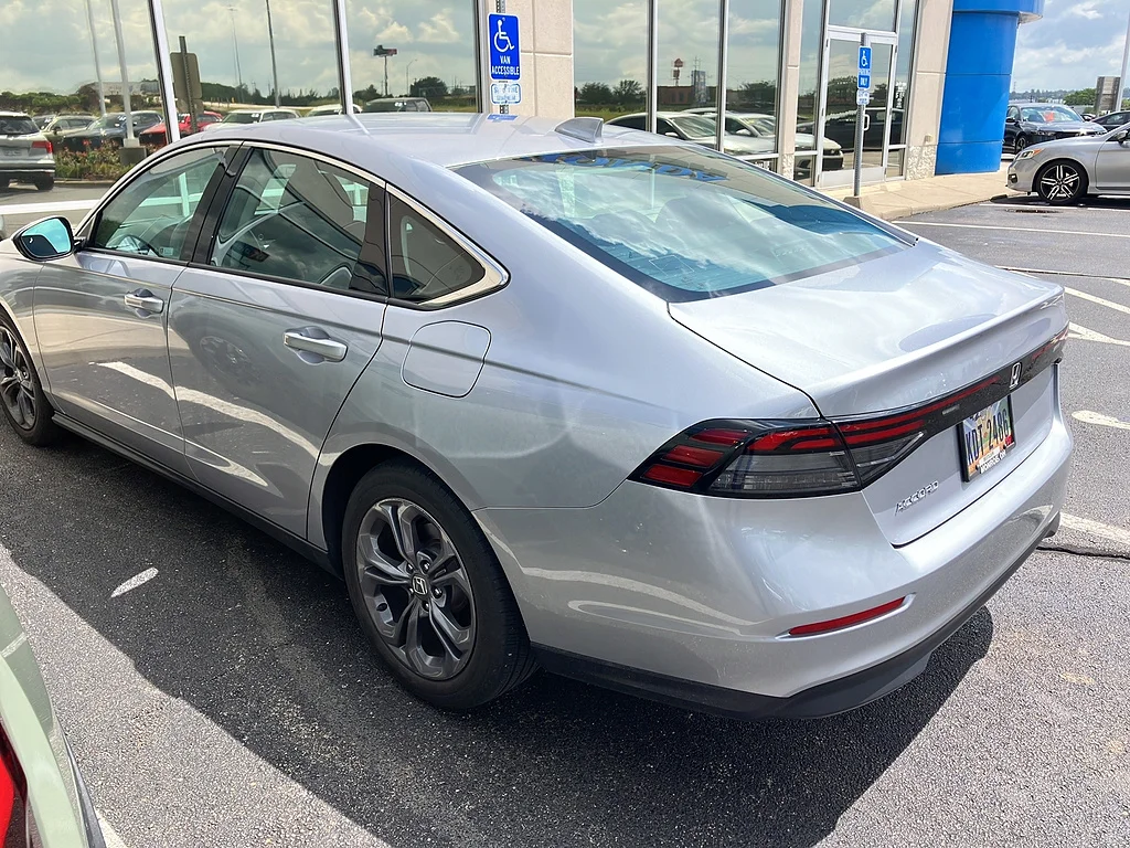 Certified Used 2023 Lunar Silver Metallic Honda EX image 4